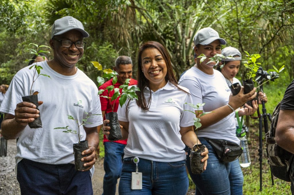 Equipo Senasa en jornada de reforestación Laguna Manatí