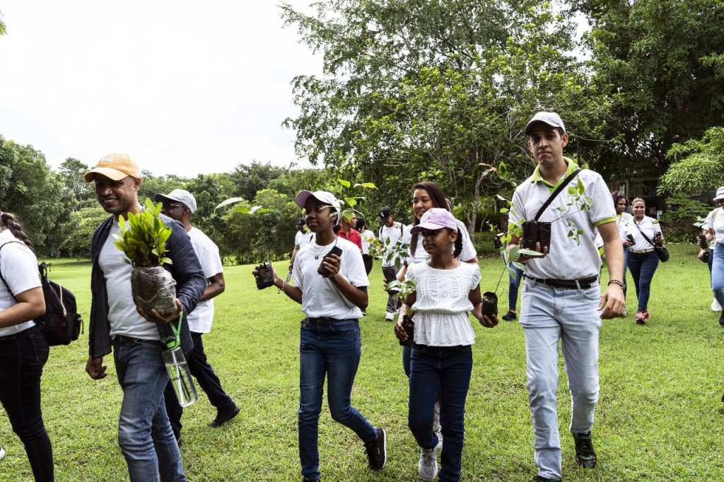 Equipo Senasa en jornada de reforestación Laguna Manatí